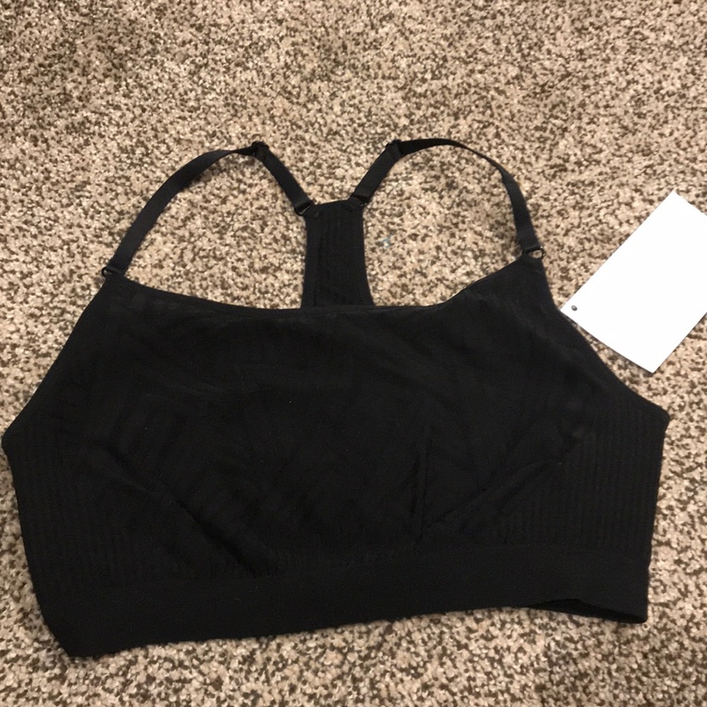 🍁 Fabletics Suri Sports Bra Black Medium BNWT 🍁